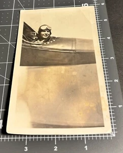1930s Woman AIRPLANE Plane Female PILOT Antique Snapshot PHOTO - Picture 1 of 3