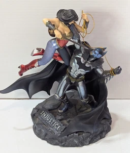 Injustice Gods Among Us Collector Edition Batman Vs. Wonder Woman Statue - Bild 1 von 10