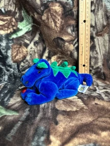 RARO Vintage The Manhattan Toy Company Mini Dragón Azul Peluche 1997 Tela Terciopelo - Imagen 1 de 7