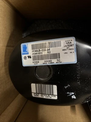 R-22 Compressor: AKA8513EXV /  AK144JB-009-A4 COMO2029 - Image 1 of 2