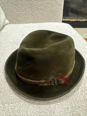 De colección 1950 Templeform Stylepark Fieltro Verde Alpino Fedora Terciopelo Sombrero Ciervo Prendedor Foto 1 de 4
