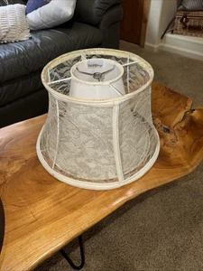 PANTALLA LÁMPARA TELA DOBLE PANTALLA ENCAJE FIRMADO DALE TIFFANY - Imagen 1 de 7