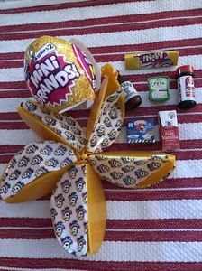 Zuru 5 Surprise Mini Brands SERIES 2 Gold - Opened Ball With Items Shown - Picture 1 of 9