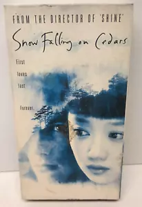 RARE UNIVERSAL Snow Falling On Cedars VHS / VCR Tape ETHAN HAWKE JAMES CROMWELL - Picture 1 of 8
