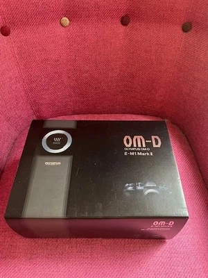 Olympus OM-D E-M1 Mark II Digital Camera with 12-40mm f2.8 PRO Lens - Black UK - Image 1 of 4