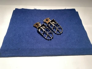 2004-2014 YZ450F YZ 450F OEM Titanium Foot Pegs Rest Stand Footpegs Mount Spring - Picture 1 of 5