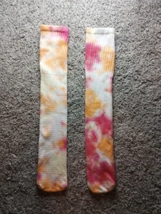 Handgefertigte maßgeschneiderte gefärbte Unisex-Socken mit Krawatte Größe 6-12 - Bild 1 von 2