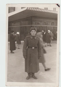 Foto Hombre soldado ejército soviético uniforme error silueta borrosa vistas en Moscú - Imagen 1 de 2