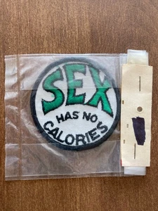 Vintage 70er Jahre Sew Ons SEX hat keine Kalorien neu im Paket - Bild 1 von 3