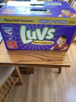 Pañales para recién nacidos Luvs Ultra antifugas, talla 1, 104 unidades Foto 1 de 2