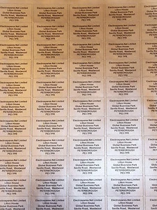 260 etiquetas de dirección preimpresas adhesivas adhesivas de color dorado personalizadas de marca - Imagen 1 de 1