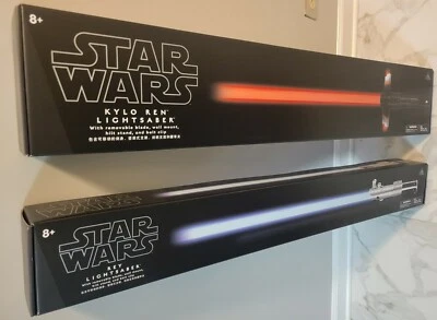 EXCLUSIVO SABLE DE LUZ STAR WARS FX PARQUES DISNEY KYLO REN & REY SKYWALKER SELLADO Foto 1 de 4