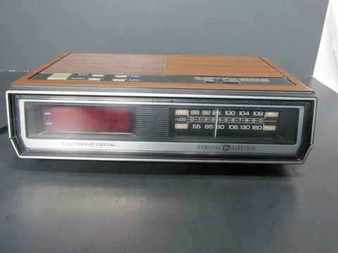 Vintage GE model 7-4635b walnut grain finish digital alarm clock radio AM/FM Cover