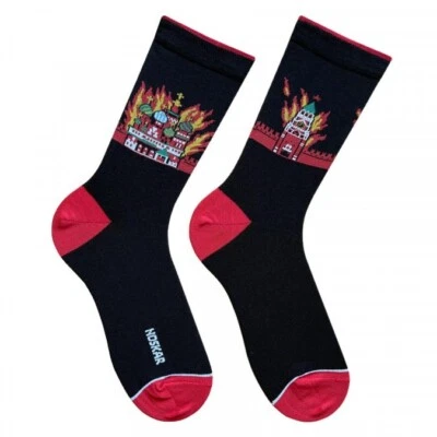 Calcetines divertidos de algodón negros a media pantorrilla con el Kremlin en llamas / Moscú está ardiendo Foto 1 de 4