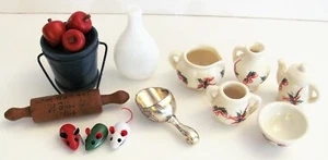Lotto 12 accessori cucina bambola vintage utensili vetro bottiglia latte rolling pin set tè - Foto 1 di 10