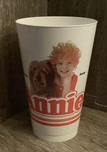 1982 ANNIE MOVIE WITH SANDY THE DOG COCA COLA PLASTIC SOUVENIR CUP COLUMBIA PICS - Picture 1 of 4