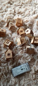 10er Lichterkette Häuschen mit Schneeflocke aus Holz - Bild 1 von 2