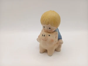 1981 Enesco Country Cousins Scooter Riding A Pig And Boy Blonde Overalls No Box - Bild 1 von 6