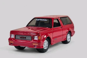 GMC TYPHOON SUV 1992 raro diorama modellino auto pressofuso da collezione 1:64 rosso LOOSE - Foto 1 di 8