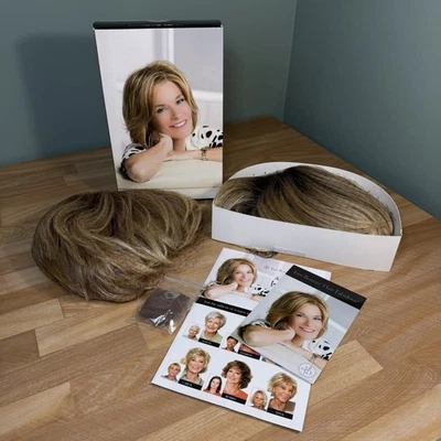 Pelucas clásicas Bob Toni Brattin Hair Fabulous #303 rubias medianas regulares - 2 pelucas diferentes Foto 1 de 4