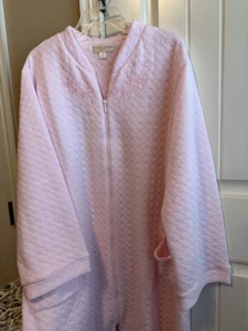 $85 NWT MISS ELAINE 3x PINK QUILTED ROBE - Picture 1 of 5