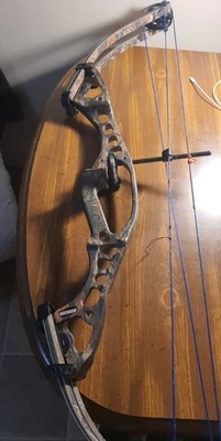 Hoyt Archery Contender RH #3 Spiral Pro Cam 27  40lbs XT2000 Limbs - Image 1 of 4