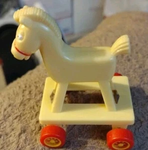 McDonald's Happy Meal Giocattolo Vintage 1986 Cavallo Giallo su Ruote - Foto 1 di 9