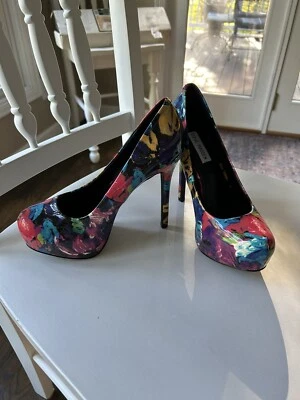 Steve Madden Nala platform pumps size 8 sexy, stilettos - Image 1 of 3