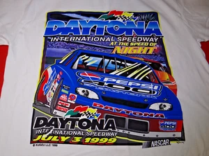 NUOVA con etichette NASCAR 1999 DAYTONA 3 LUGLIO NOTTE PEPSI 400 MAGLIETTA GRANDE VINTAGE - Foto 1 di 11