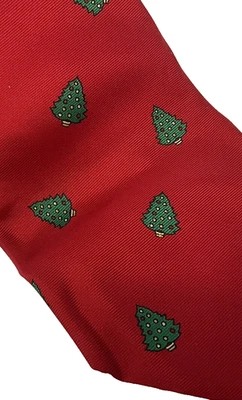 Corbata de seda Wembley ÁRBOL DE NAVIDAD ROJA 3,25 en 55 pulgadas de largo 100 % seda Foto 1 de 4