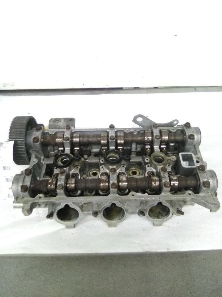 1991 Mitsubishi 3000GT Passenger Right Cylinder Head DOHC Without Turbo - Image 1 of 3