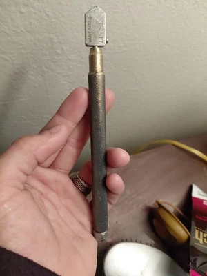 Cortador de vidrio TOYO™ Supercortador original con mango de latón - HOJA RECTA [TC-17B]  Foto 1 de 4