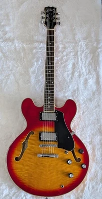 Samick SAT-450CS/TT 335 style electric guitar in Cherry Sunburst with gig bag  - Image 1 of 4