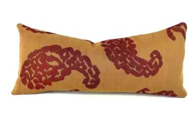 Funda de almohada lumbar Scalamandre Katmandú en dorado y rojo - 8" x 20" dorado y rojo Foto 1 de 4