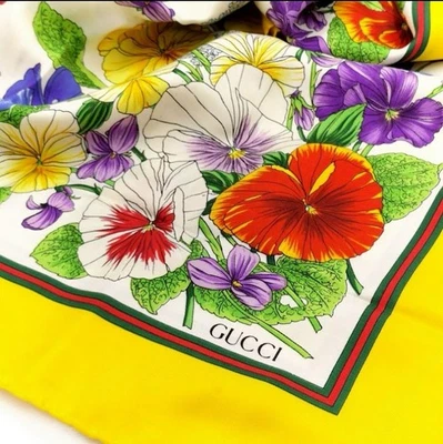 BUFANDA GUCCI Vintage Rara 100% Seda 34.2"×33.8" Floral Amarilla Hecha en ITALIA Usada Foto 1 de 4