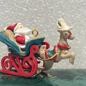 Hallmark Santa's Journey Begins Weihnachtsmann im Schlitten Miniatur Brandneu in Box 2000 - Bild 1 von 17