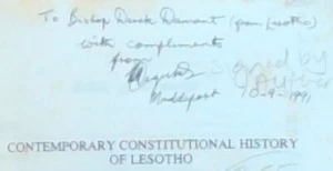 Zeitgenössische Verfassungsgeschichte von Lesotho (signiert und eingeschrieben von der au.. - Bild 1 von 2