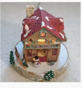 MR. CHRISTMAS HOLIDAY IN MOTION PINE LODGE VINTAGE MUSIC & MOTION FIGURES "USED" - Picture 1 of 12