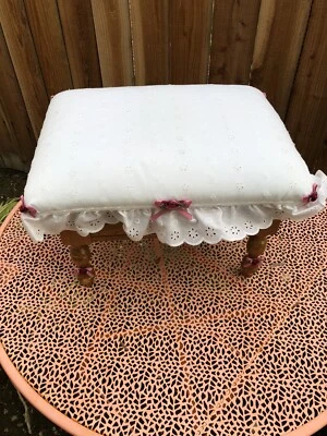 Vintage Wooden Foot Stool Storage Padded Ottoman Oak Finish Antique Looking Rest - Image 1 of 4