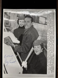 1958 Press Photo Jimmy Boarding Northeast Airline At Logan Airport Spring Train - Bild 1 von 8