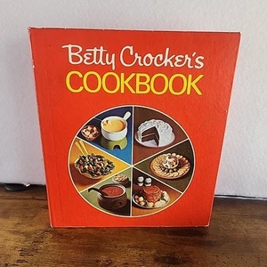 Vintage Betty Crocker's Cookbook (1974, Ringbound) Golden Press 23rd Printing - Picture 1 of 8