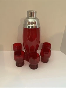 Art Deco Ruby Ribbed Glass Cocktail Shaker And 5 Cups - Picture 1 of 4
