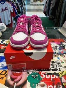 DS NikeDunk Low BG Active Fuschia GS 7Y (FJ0704 100) Nuevo - Imagen 1 de 6