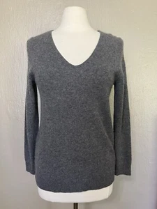 41 Hawthorn 100% Cashmere V-neck Sweater Women Solid Gray Long Sleeve Size S - Picture 1 of 7