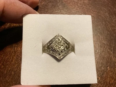 10K YELLOW  GOLD  ESTATE  DIAMOND LADIES  CLUSTER  RING - Image 1 of 4