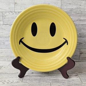 Piatto pranzo Homer Laughlin Fiesta Ware Happy Smiley Face 9" giallo girasole - Foto 1 di 8