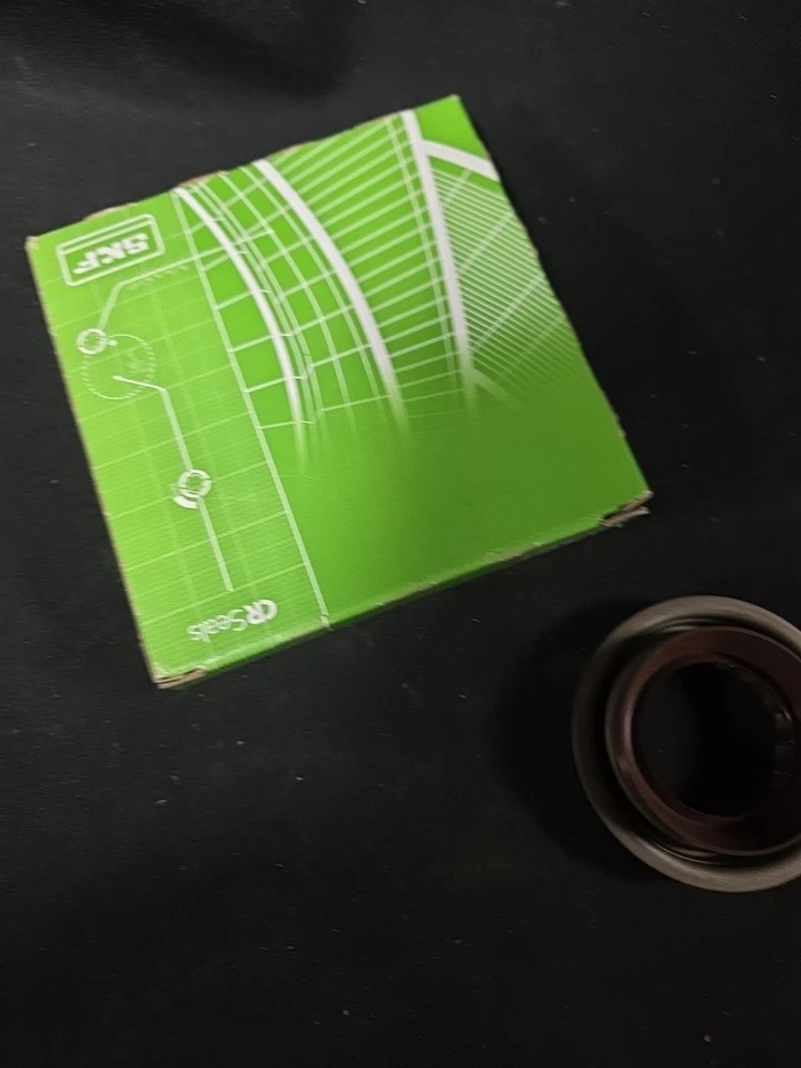 轴密封 SKF 13757 — 第 1/4 张图片