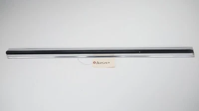 Camión Ford serie F 1973-1979 OEM | 1978-1979 Bronco puerta superior derecha moldura. Foto 1 de 4