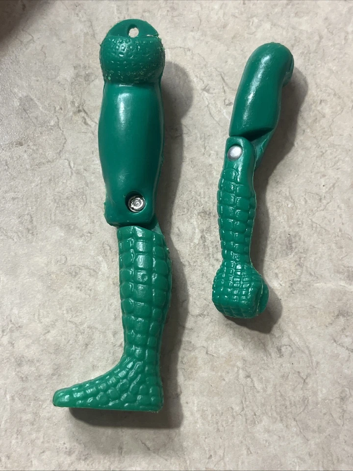 Mego Lizard 原装复古 1974 年 1 型可动人偶零件右腿和手臂 — 第 1/4 张图片