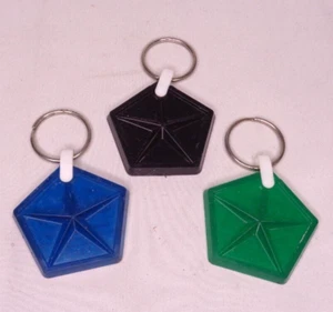 Chrysler Logo Dealership Vintage Keyring Keychain Michigan Red Green Black - Picture 1 of 7